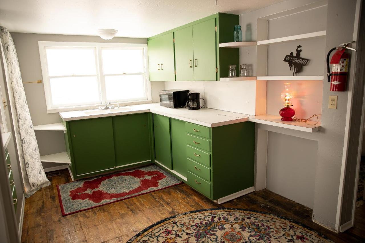 Rustic 2 Bedroom Boho Apartment Laramie Exterior photo